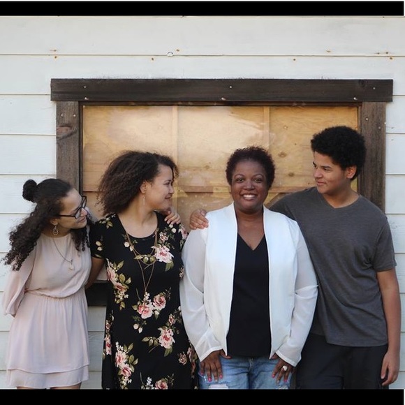 Posh Party Live Speaker & Consultant, Yolanda B. - Picture 4 of 10